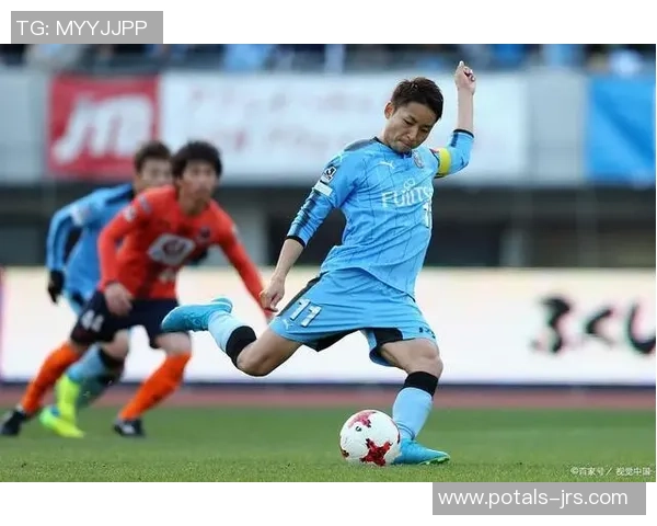 新泻天鹅与水壶蜀葵的精彩对决揭示了足球战术与团队合作的重要性